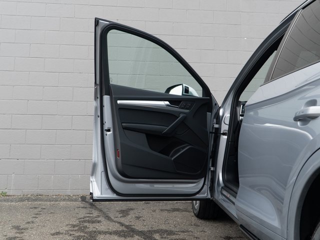 Certified 2025 Audi Q5 2.0T Premium w/ Convenience Plus Package image 15