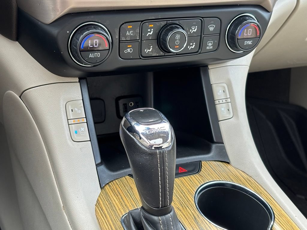 Used 2019 GMC Acadia Denali w/ Technology Package FWD image 22
