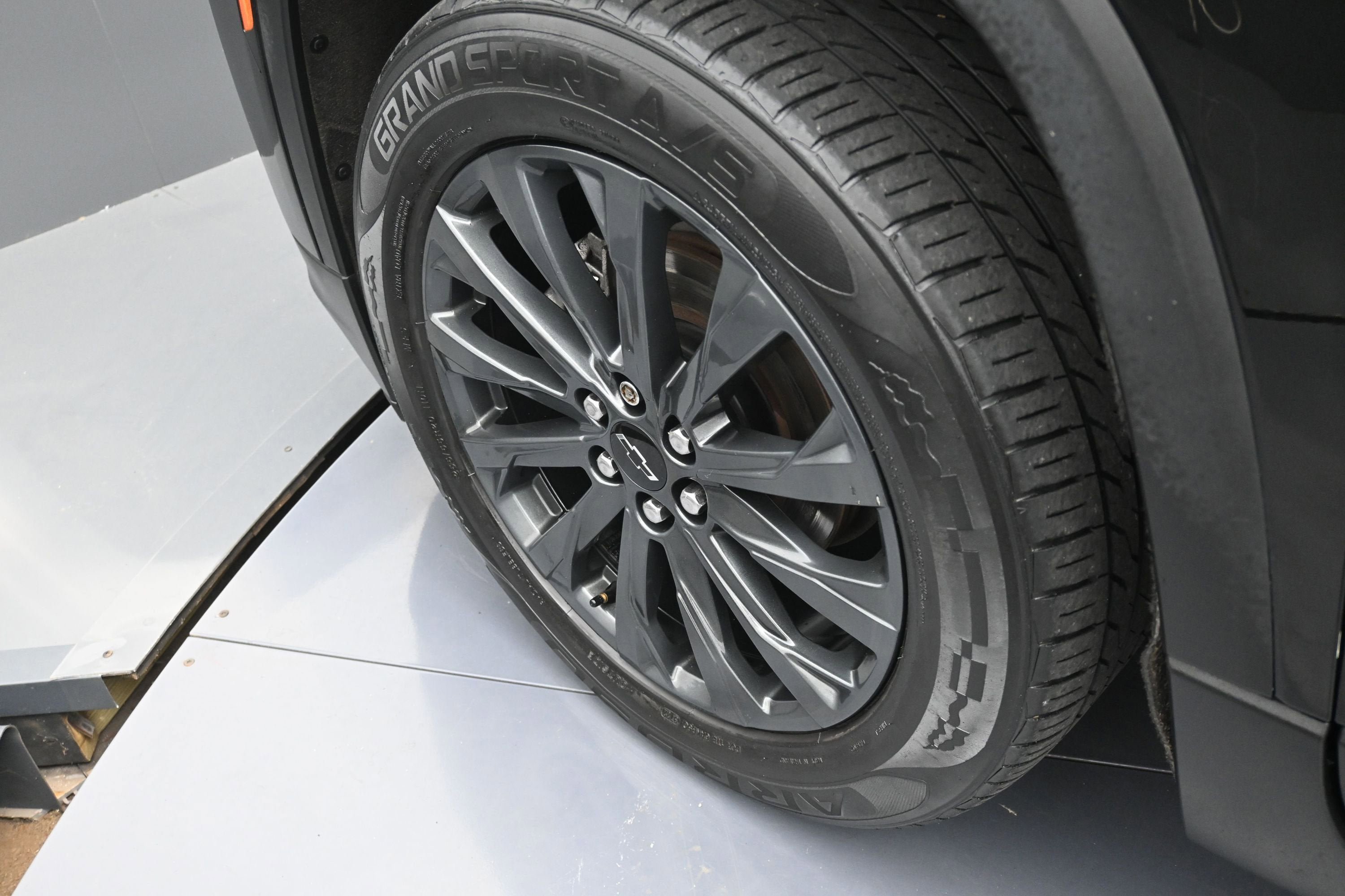 Used 2023 Chevrolet Traverse RS AWD/4WD image 39