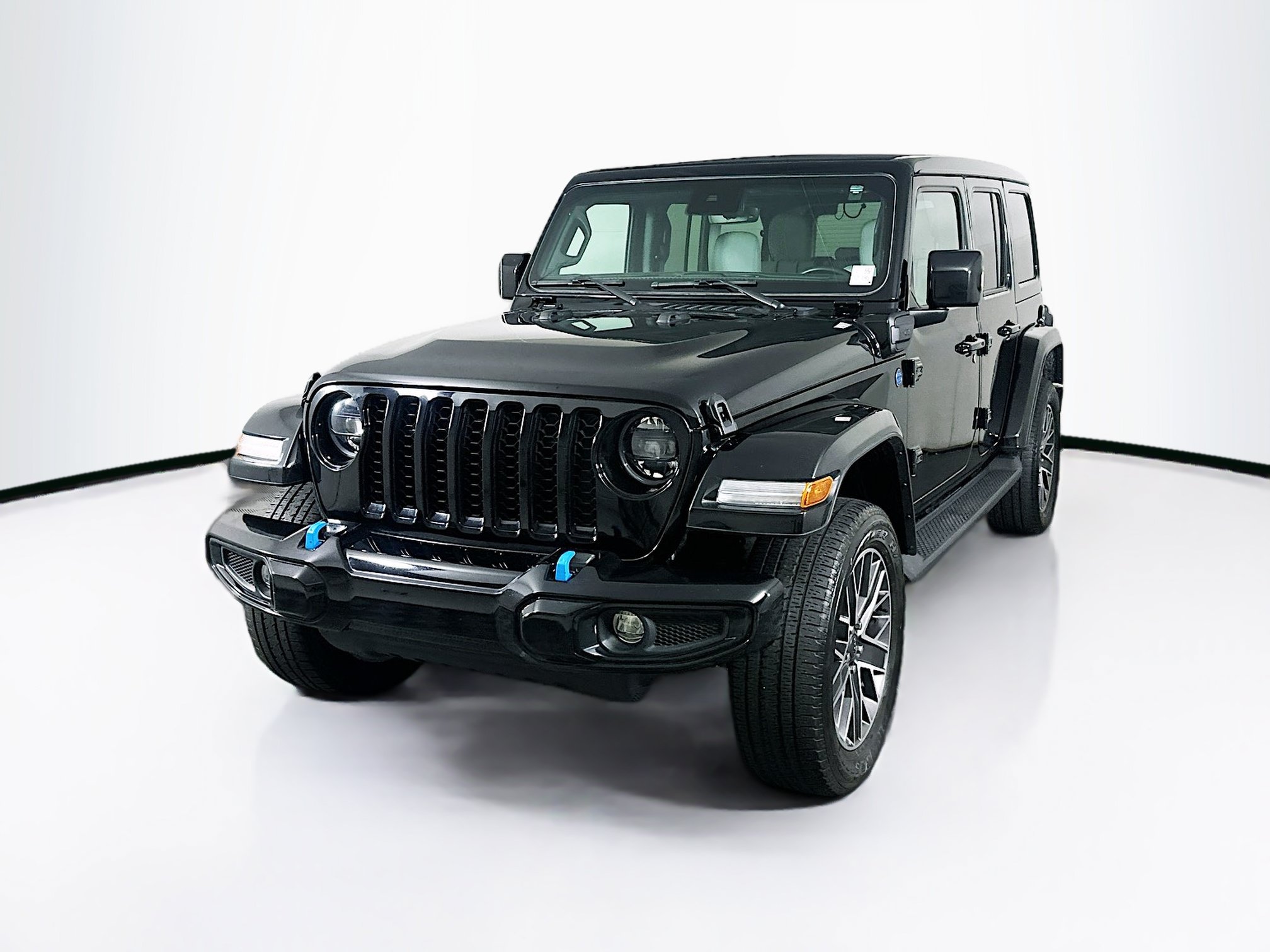 Used 2023 Jeep Wrangler Unlimited Sahara AWD/4WD image 3