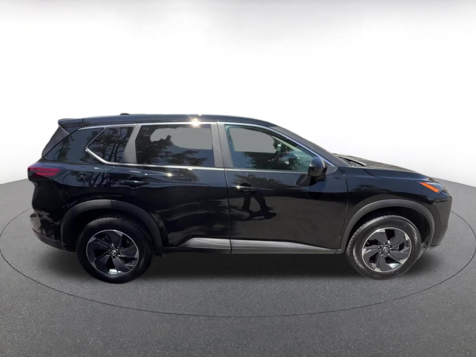 Used 2025 Nissan Rogue SV FWD image 16