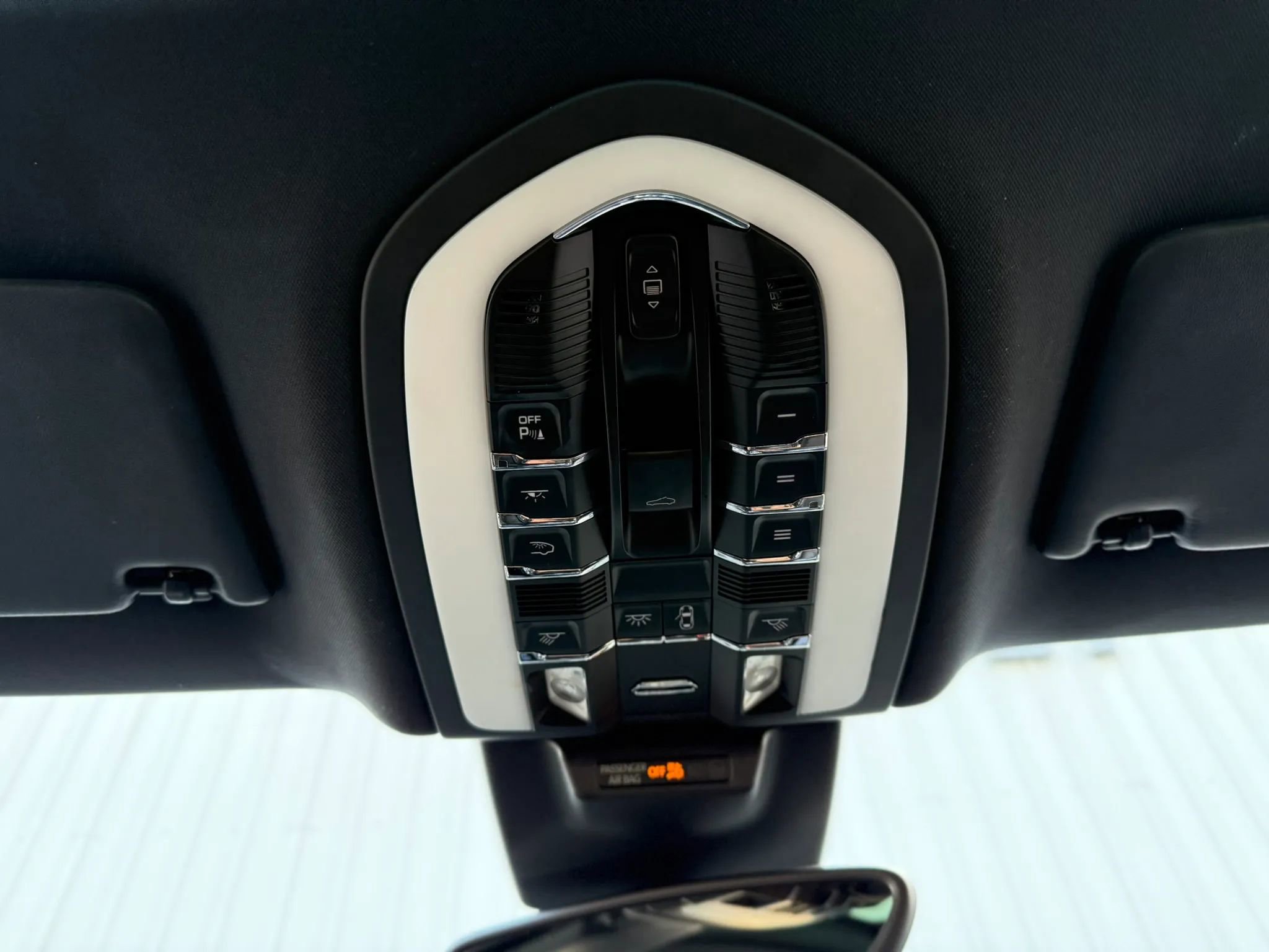 Used 2017 Porsche Macan AWD/4WD image 28