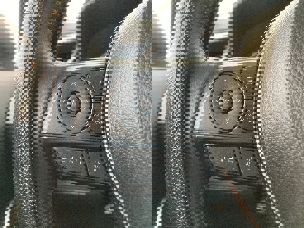 Used 2025 Toyota Corolla SE image 17