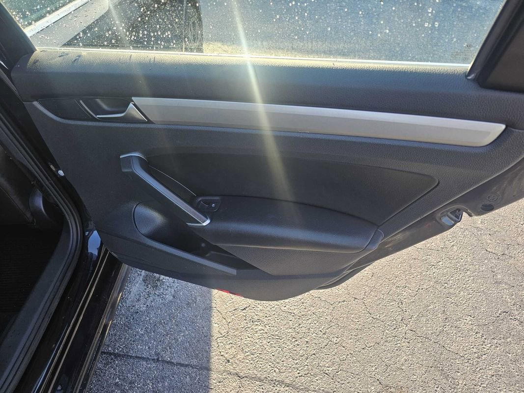 Used 2021 Volkswagen Passat 2.0T SE image 21