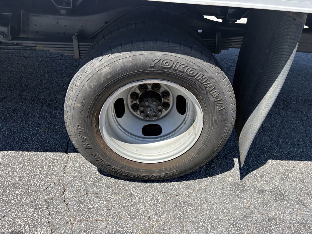 Used 2013 Chevrolet Express 4500 Extended RWD image 16