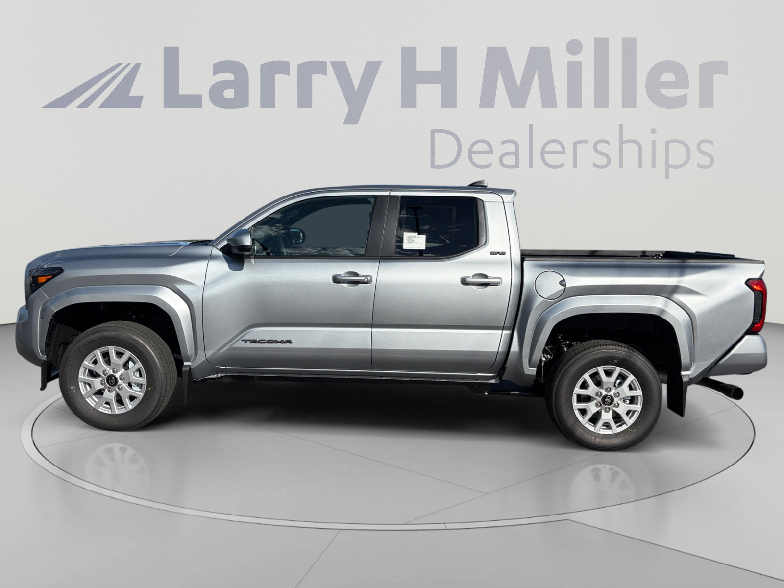 New 2026 Toyota Tacoma SR5 AWD/4WD image 2