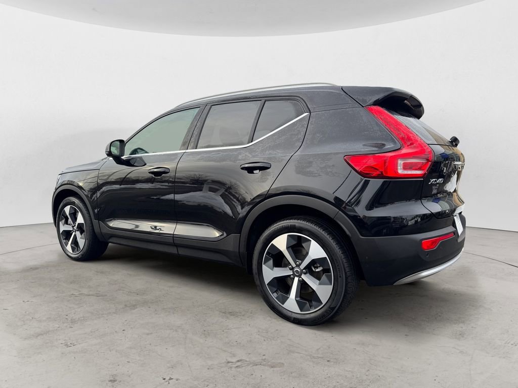 Certified 2025 Volvo XC40 B5 Core image 4
