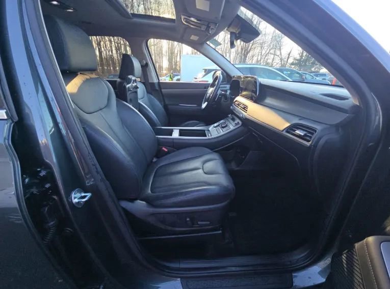 Used 2020 Hyundai Palisade SEL w/ Premium Package image 3