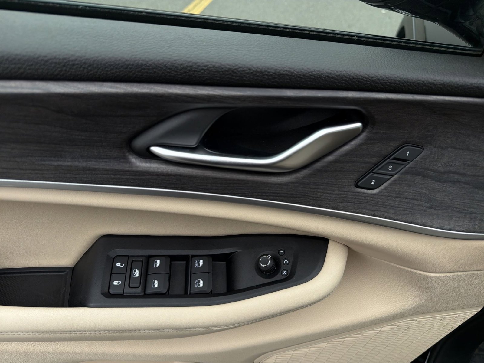 Used 2023 Jeep Grand Cherokee L Limited image 15