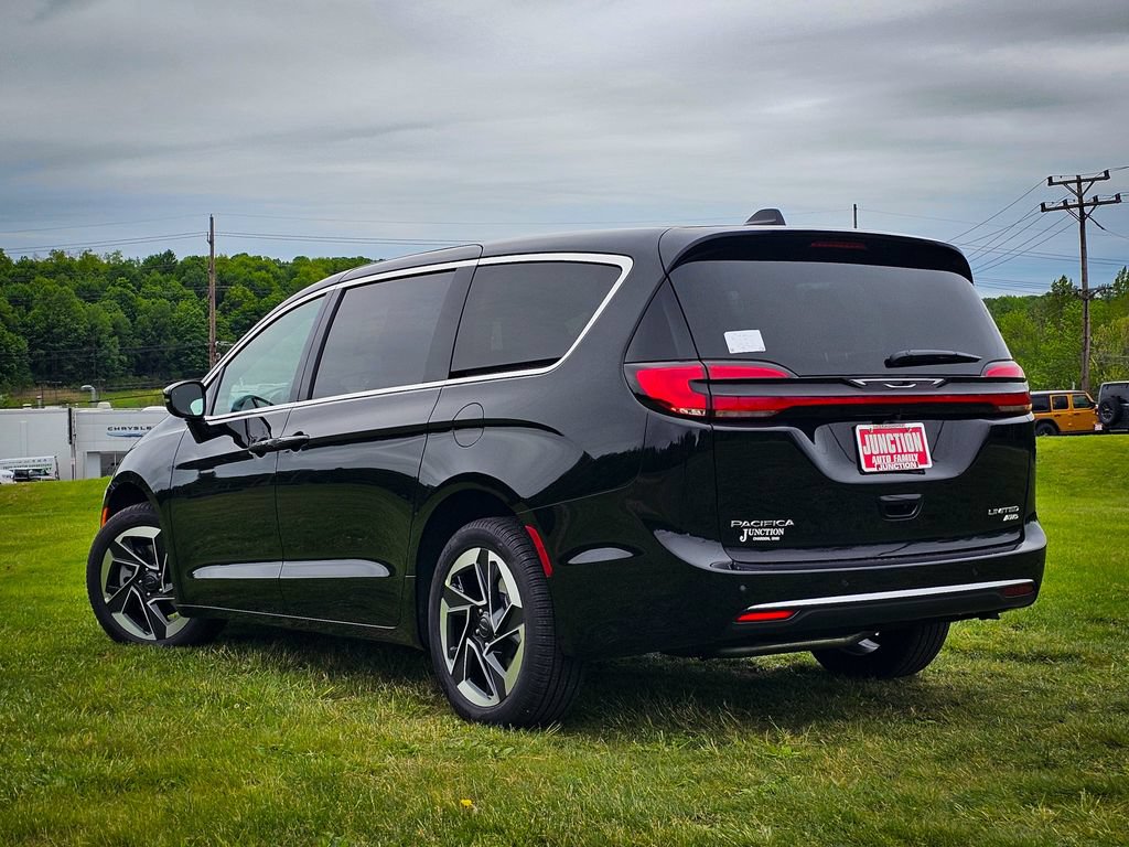 New 2027 Chrysler Pacifica Limited AWD/4WD image 5