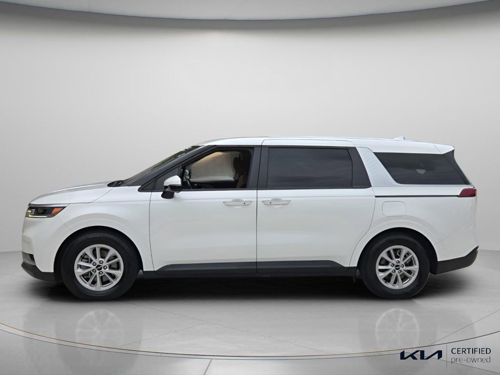 Used 2023 Kia Carnival LX FWD image 3