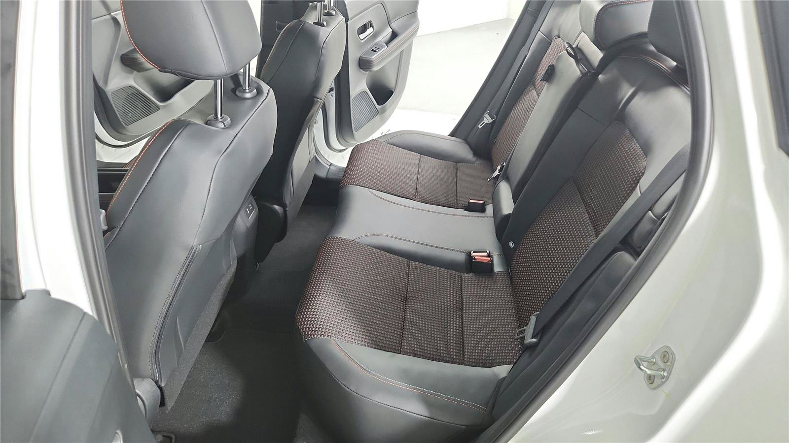 Used 2025 Nissan Kicks SR AWD/4WD image 22