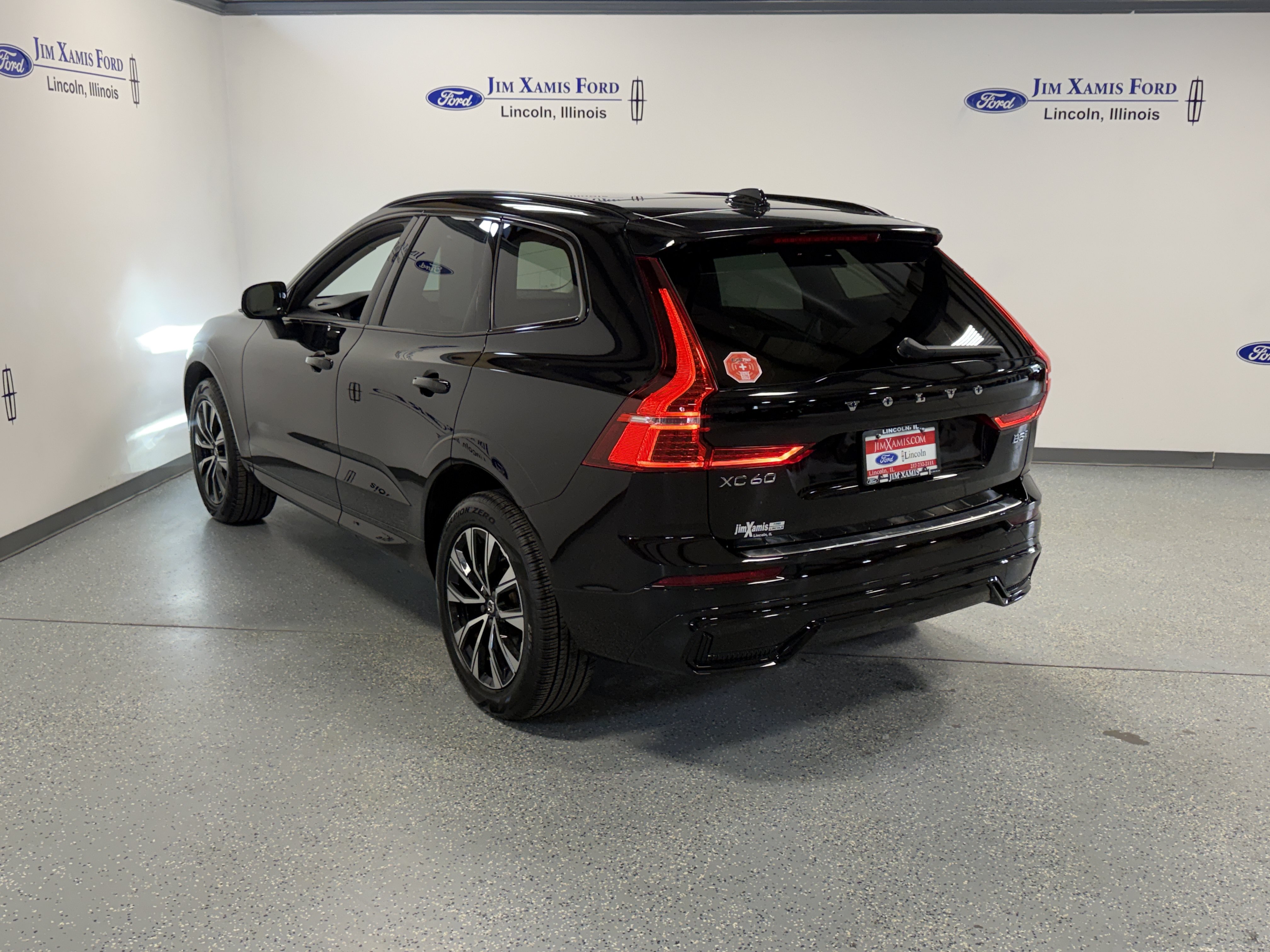 Used 2025 Volvo XC60 B5 Core w/ Protection Package Premier AWD/4WD image 32