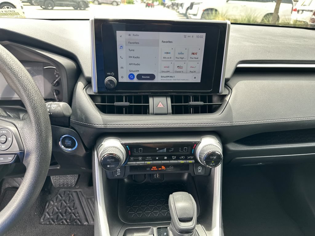 Used 2025 Toyota RAV4 XLE FWD image 25