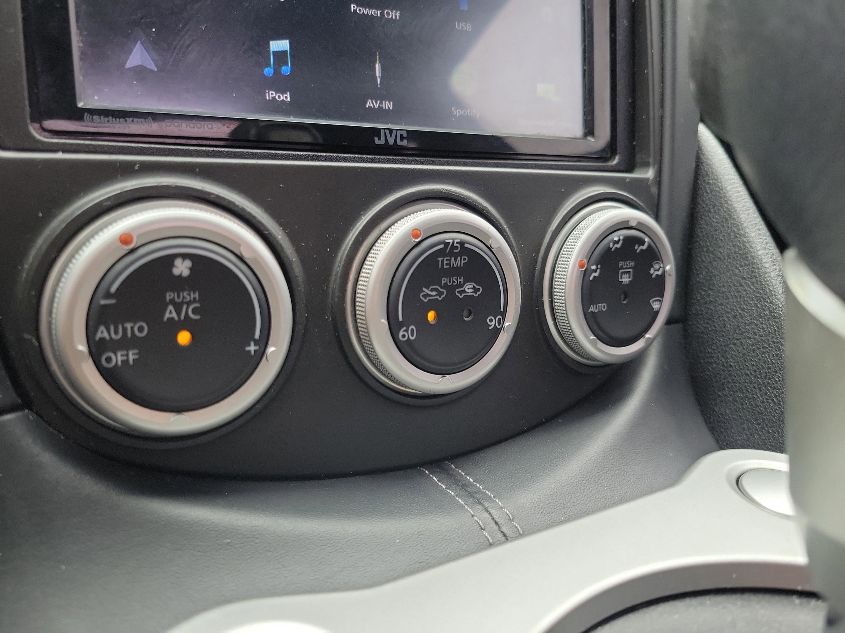 Used 2015 Nissan 370Z Coupe image 21