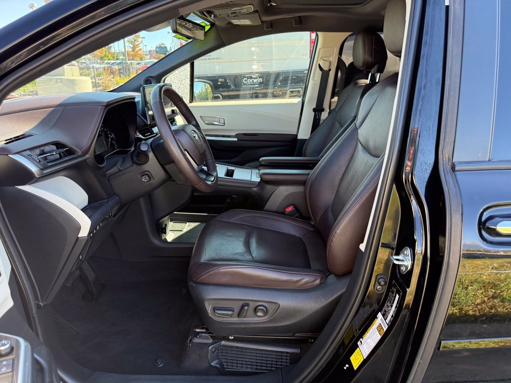 Used 2022 Toyota Sienna Platinum AWD/4WD image 13