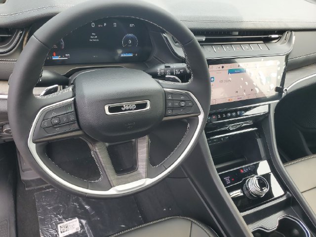 New 2026 Jeep Grand Cherokee Limited w/ Limited Altitude Package AWD/4WD image 19