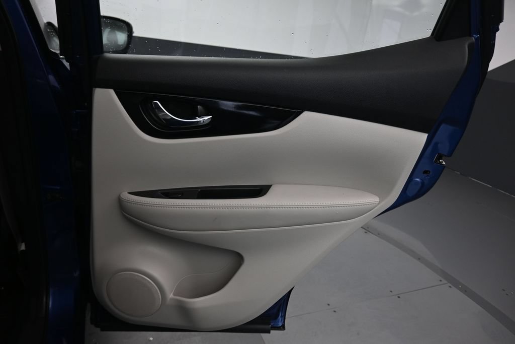 Used 2022 Nissan Rogue Sport SL AWD/4WD image 37