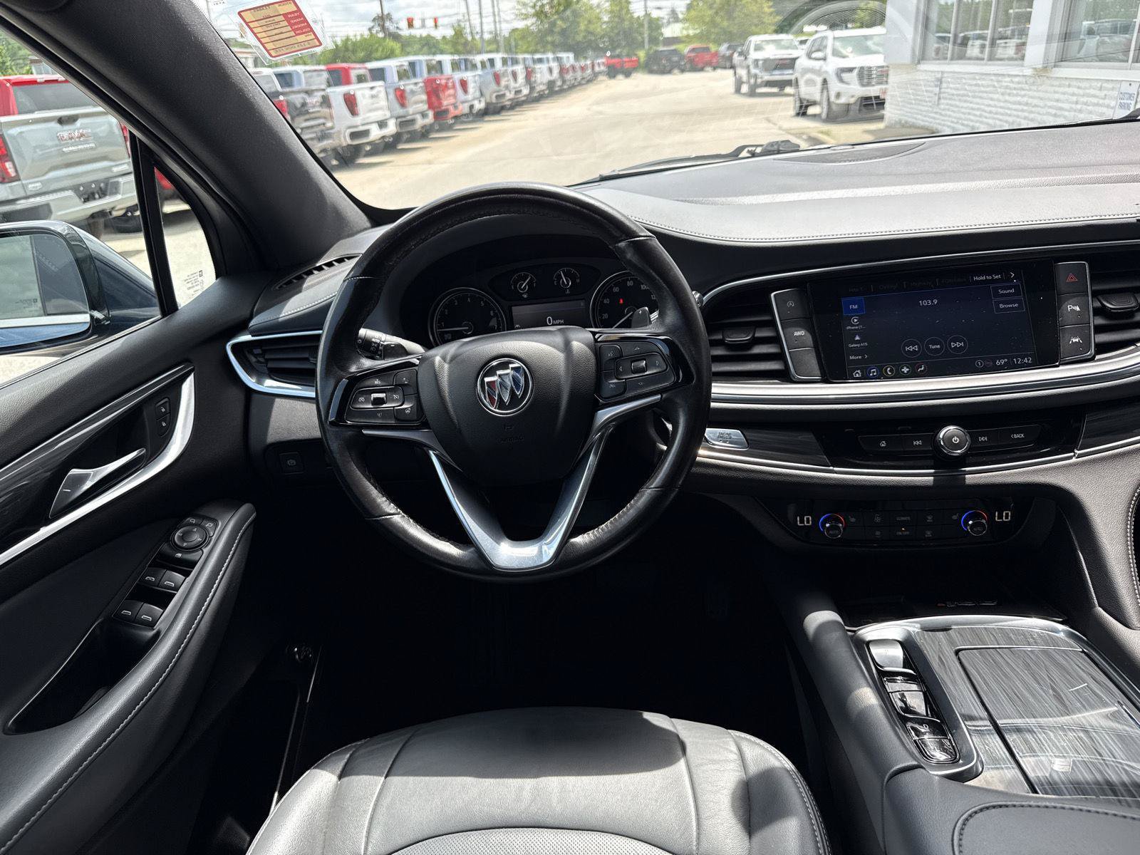 Used 2023 Buick Enclave Essence AWD/4WD image 15