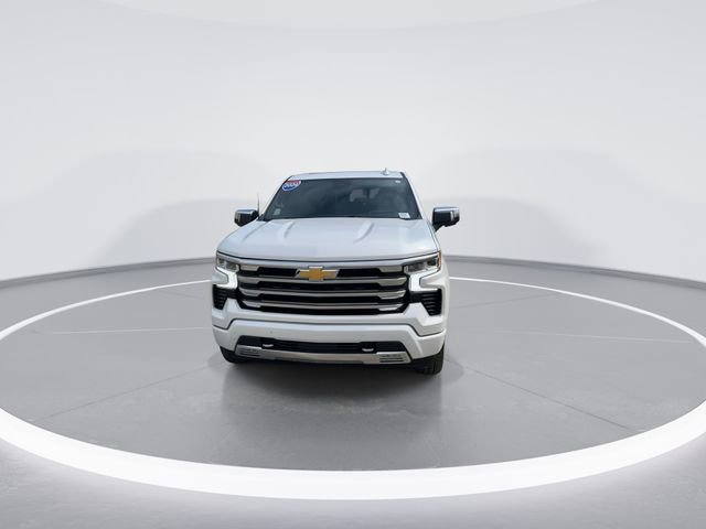Used 2024 Chevrolet Silverado 1500 High Country w/ High Country Premium Package AWD/4WD image 2