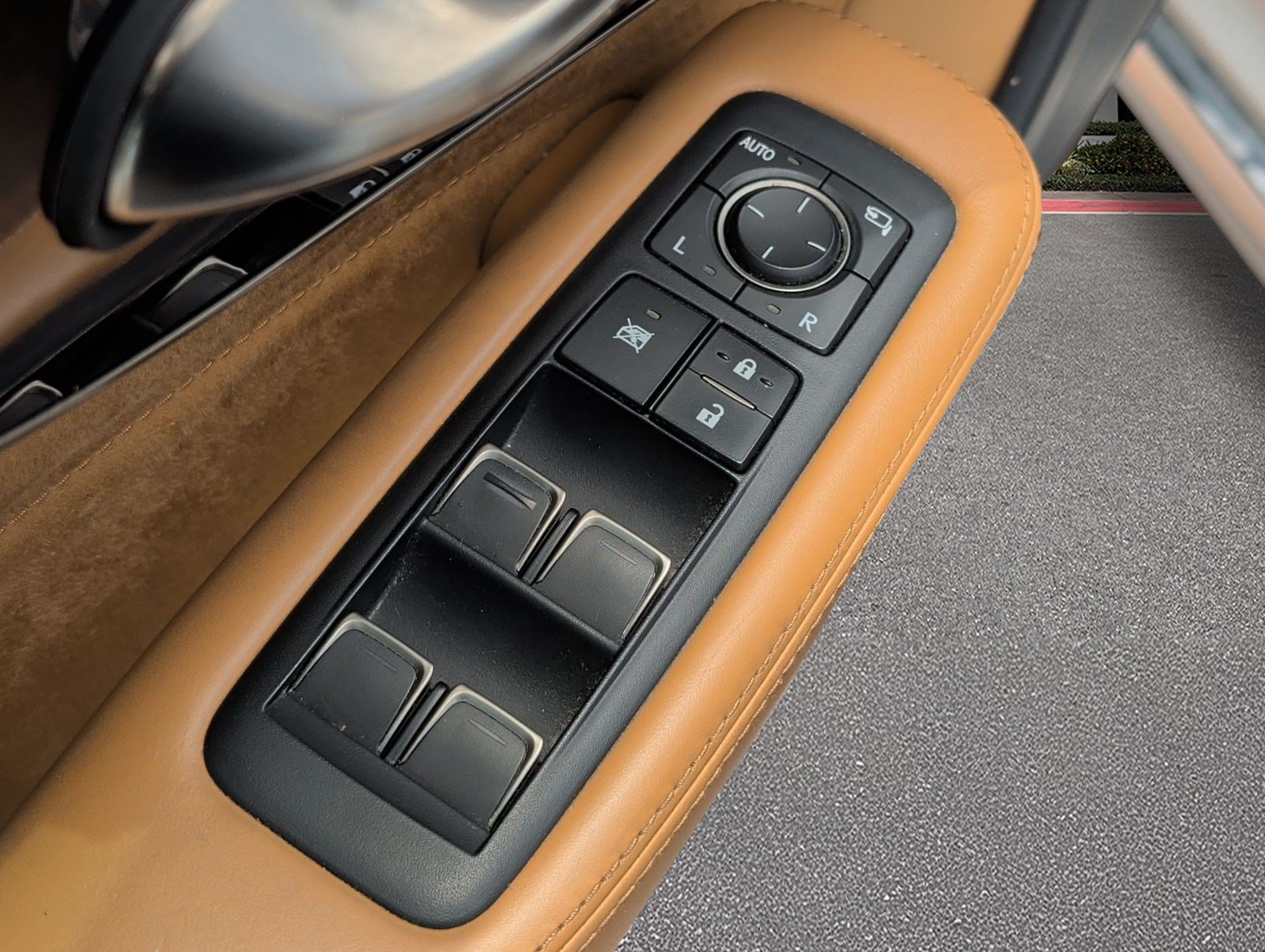 Certified 2023 Lexus LS 500 w/ Interior Upgrade Package RWD image 9