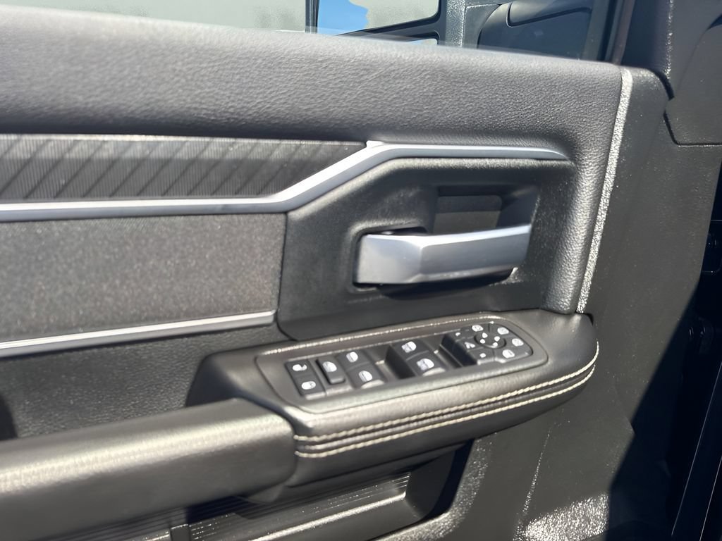 Used 2025 RAM 2500 Big Horn AWD/4WD image 23
