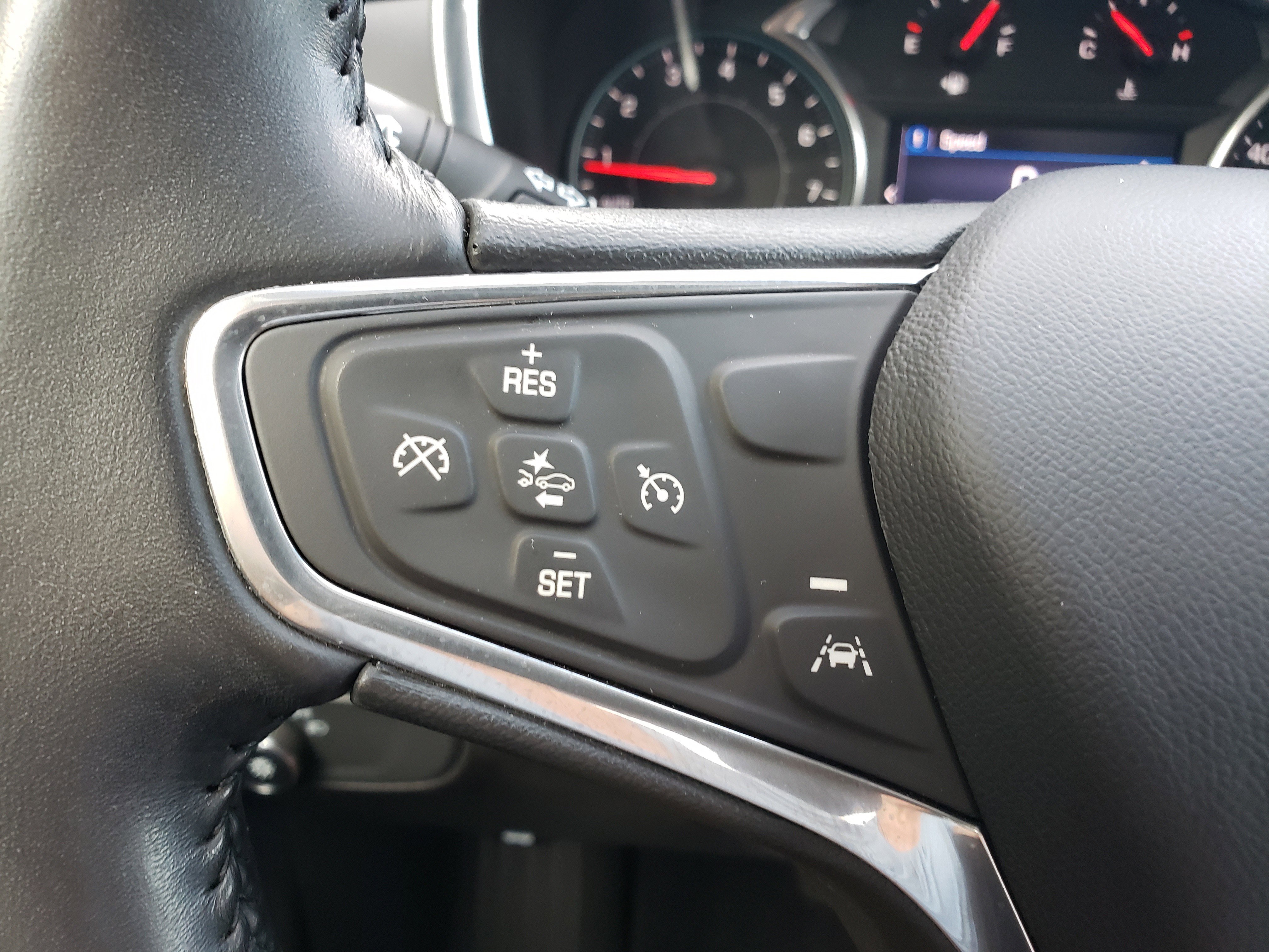 Used 2022 Chevrolet Equinox LT w/ Driver Convenience Package image 16