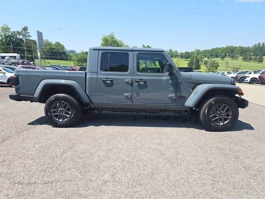 New 2025 Jeep Gladiator Sport image 3