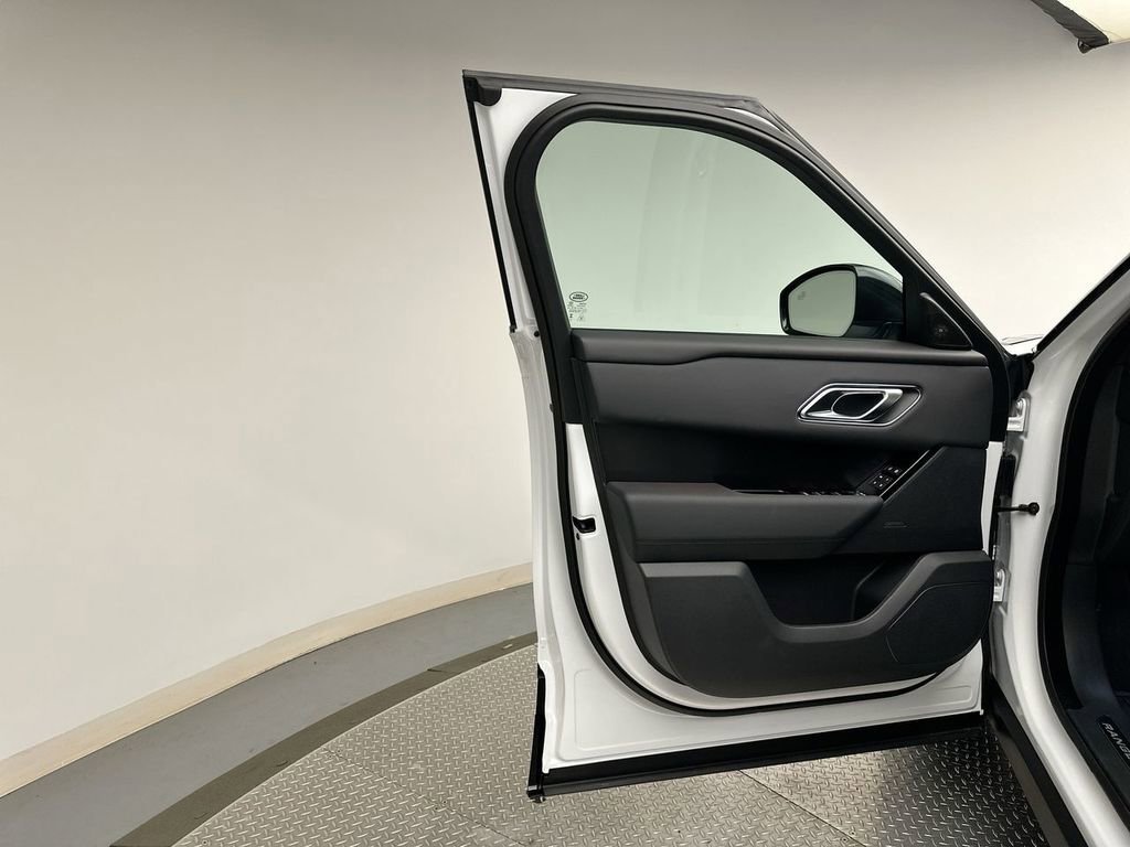 New 2026 Land Rover Range Rover Velar Dynamic SE image 8