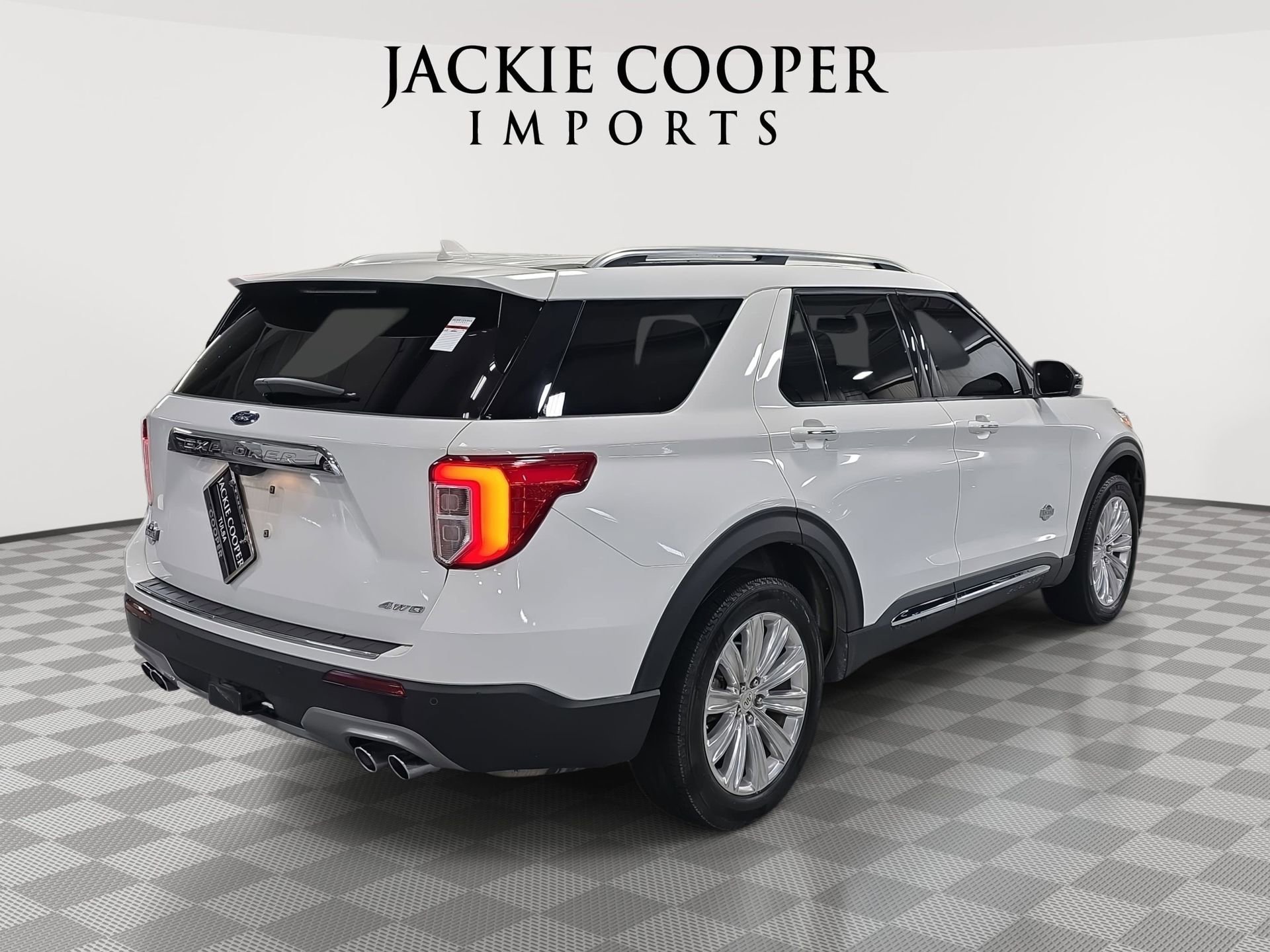 Used 2023 Ford Explorer King Ranch w/ Technology Package image 5