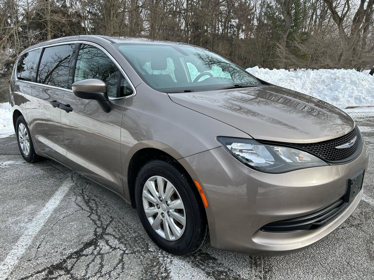 Used 2018 Chrysler Pacifica L image 3