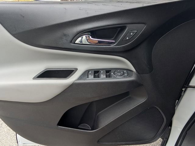 Used 2018 Chevrolet Equinox LS image 32