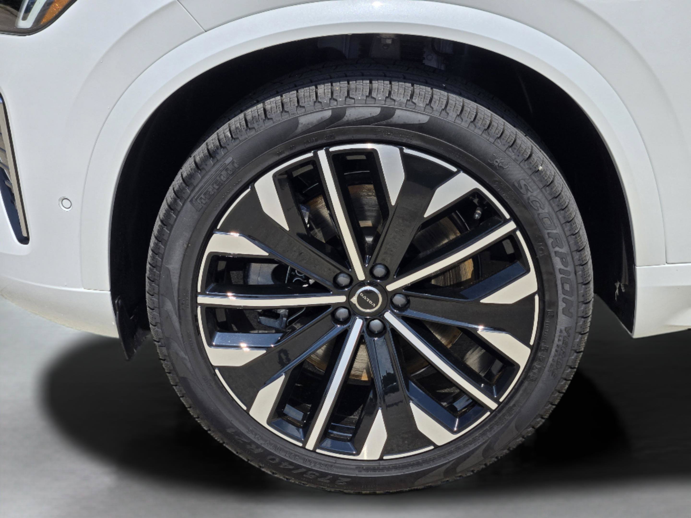 New 2026 Volvo XC90 T8 Plus w/ Protection Package Premier AWD/4WD image 28