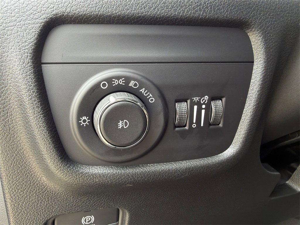 New 2025 Jeep Grand Cherokee L Limited w/ Trailer Tow Package image 18