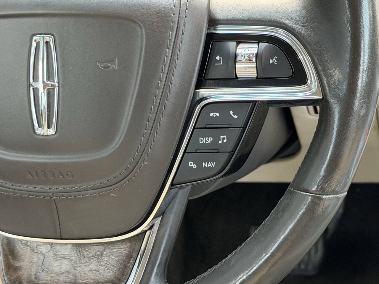 Used 2018 Lincoln Continental Reserve w/ Continental Climate Package AWD/4WD image 28