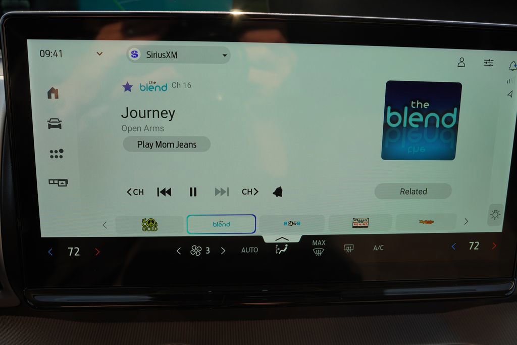 Certified 2025 Ford Expedition Active image 31