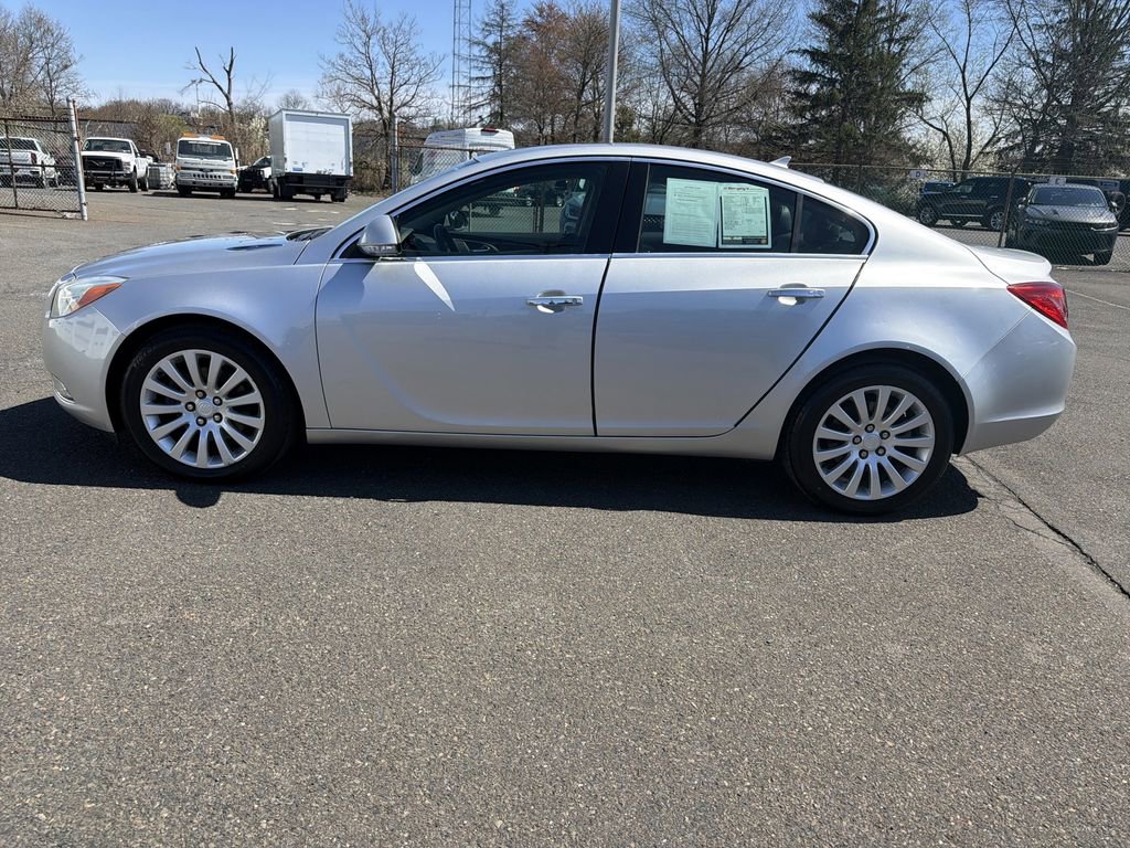 Used 2013 Buick Regal Premium FWD image 2