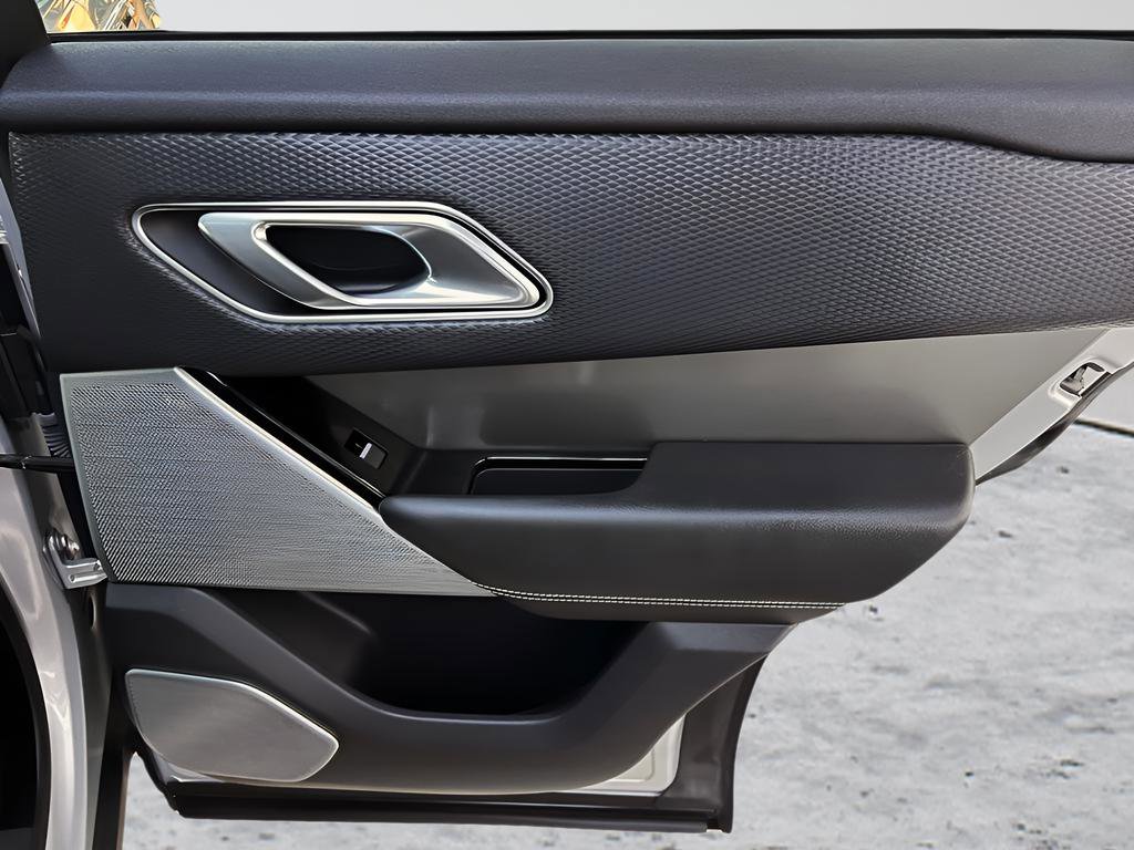 Used 2018 Land Rover Range Rover Velar S image 26