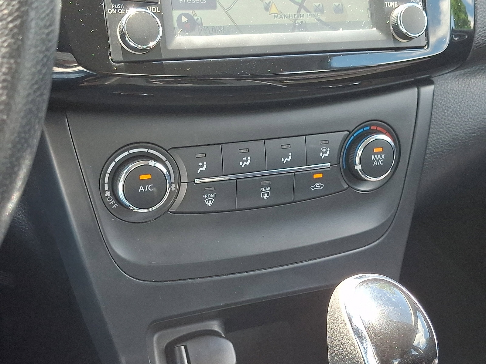 Used 2016 Nissan Sentra SV w/ Driver's Assist Package FWD image 16