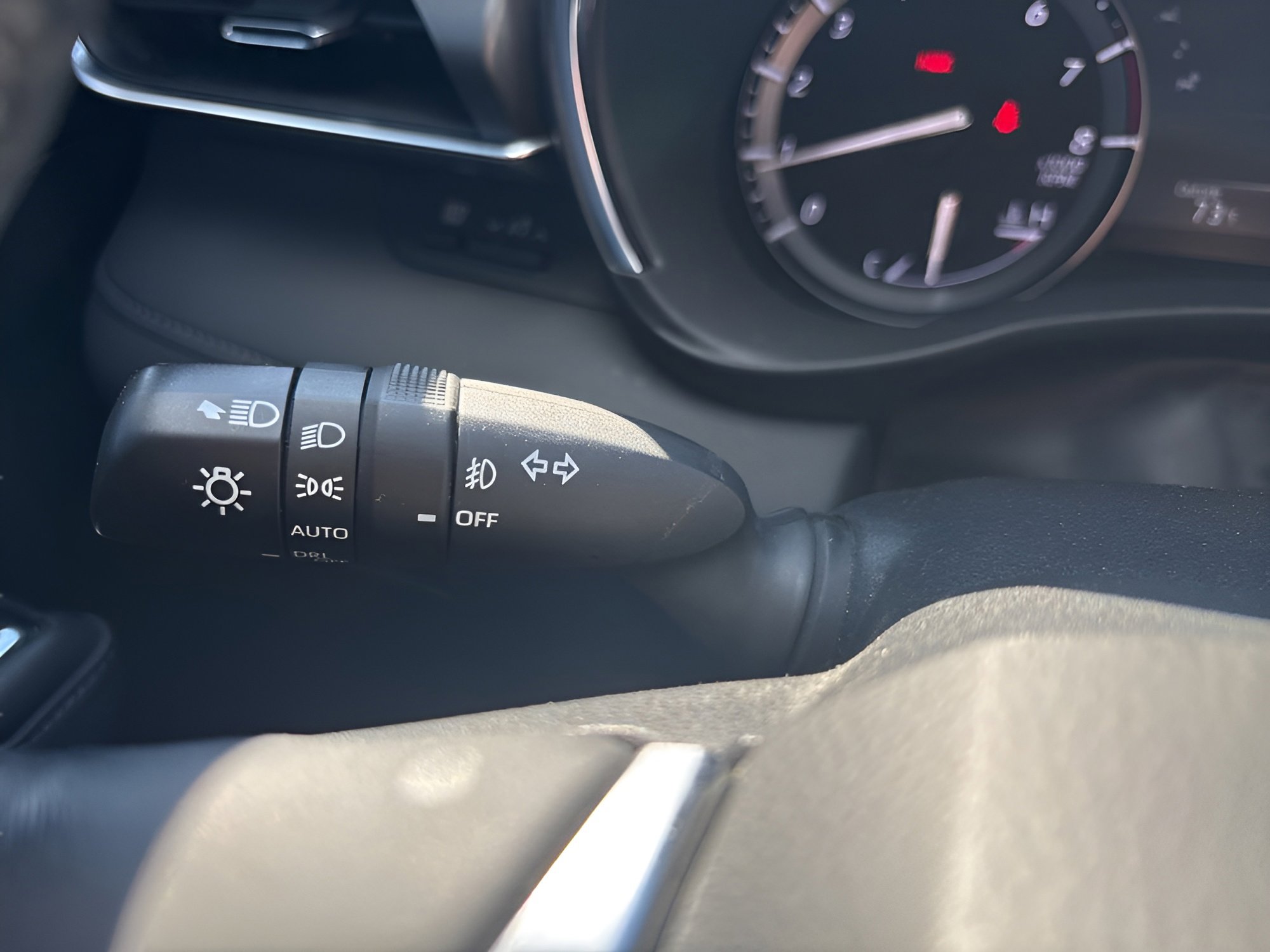 Used 2020 Toyota Highlander Limited AWD/4WD image 25