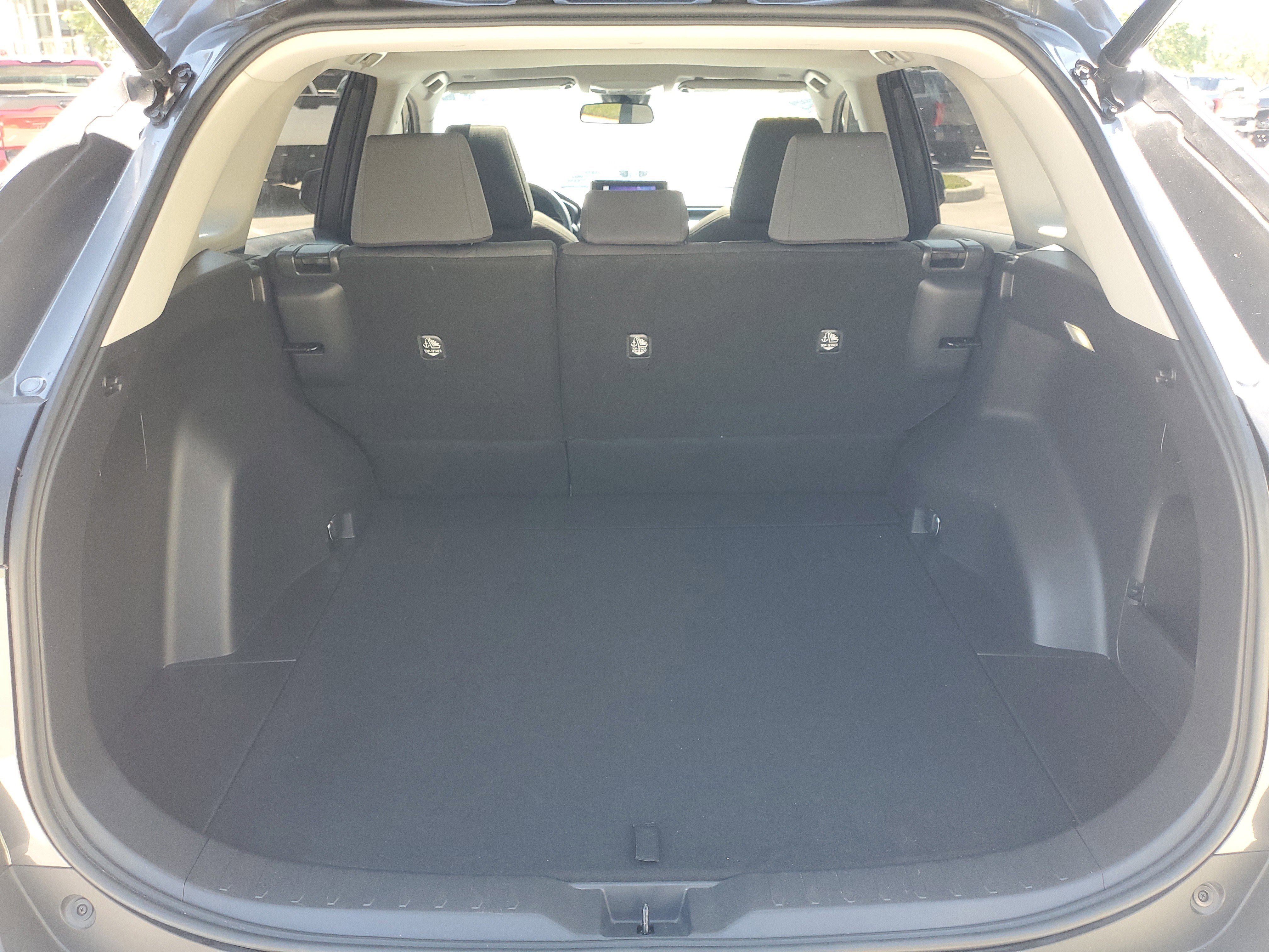 Used 2023 Toyota RAV4 XLE w/ Convenience Package image 9