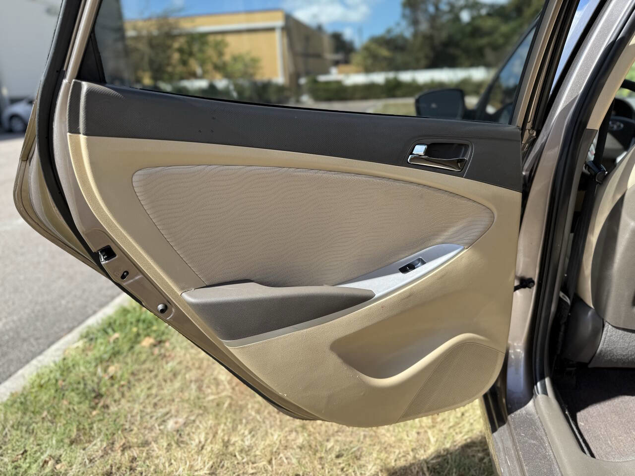 Used 2013 Hyundai Accent GLS w/ Premium Pkg FWD image 19