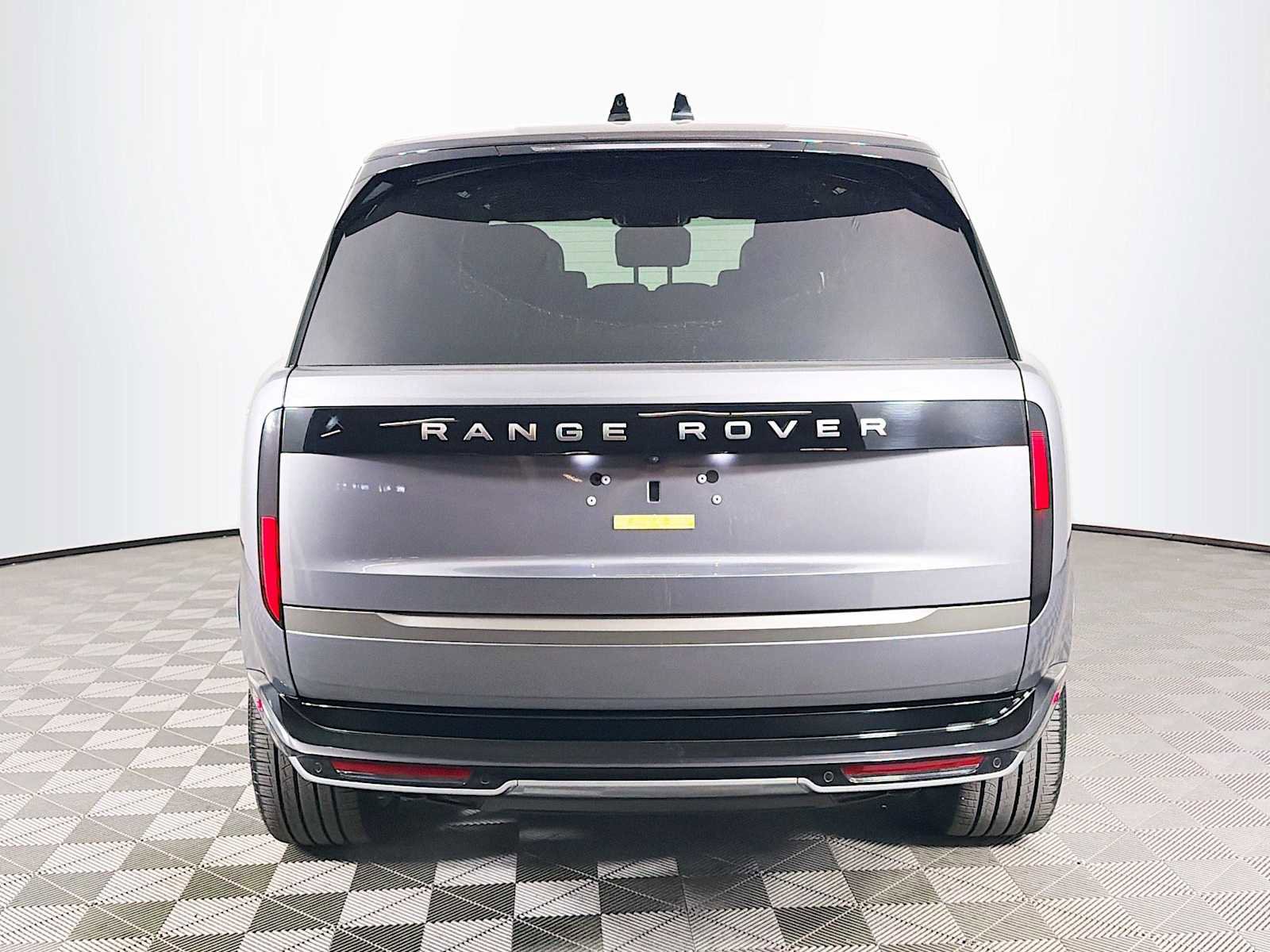 Used 2025 Land Rover Range Rover Long Wheelbase SE AWD/4WD image 6