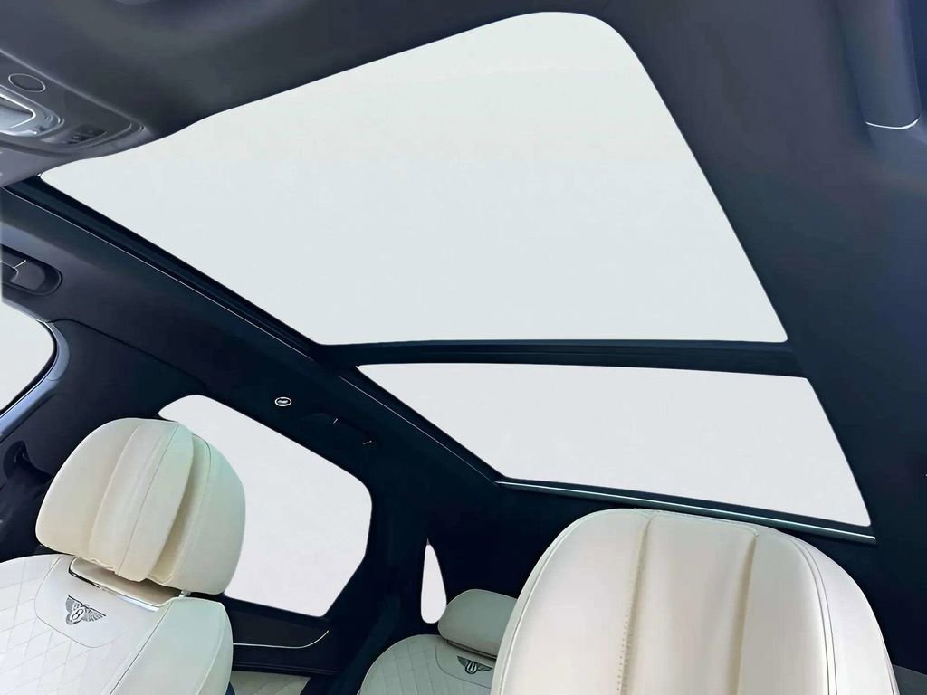 Used 2017 Bentley Bentayga image 28