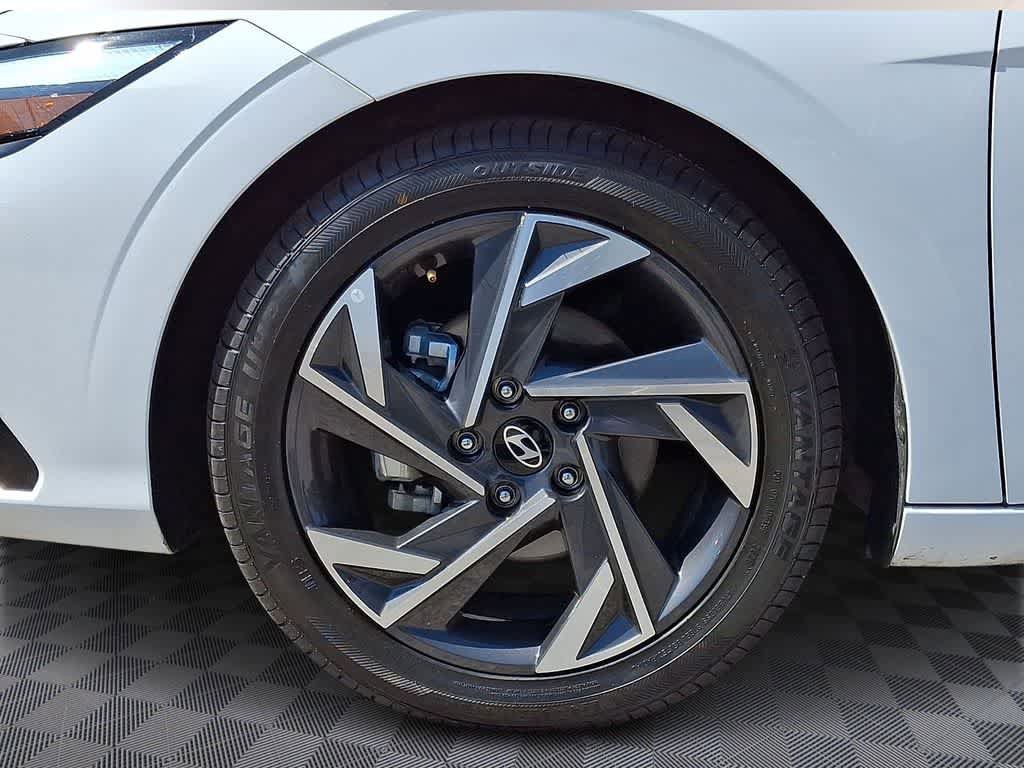 Used 2025 Hyundai Elantra SEL FWD image 8
