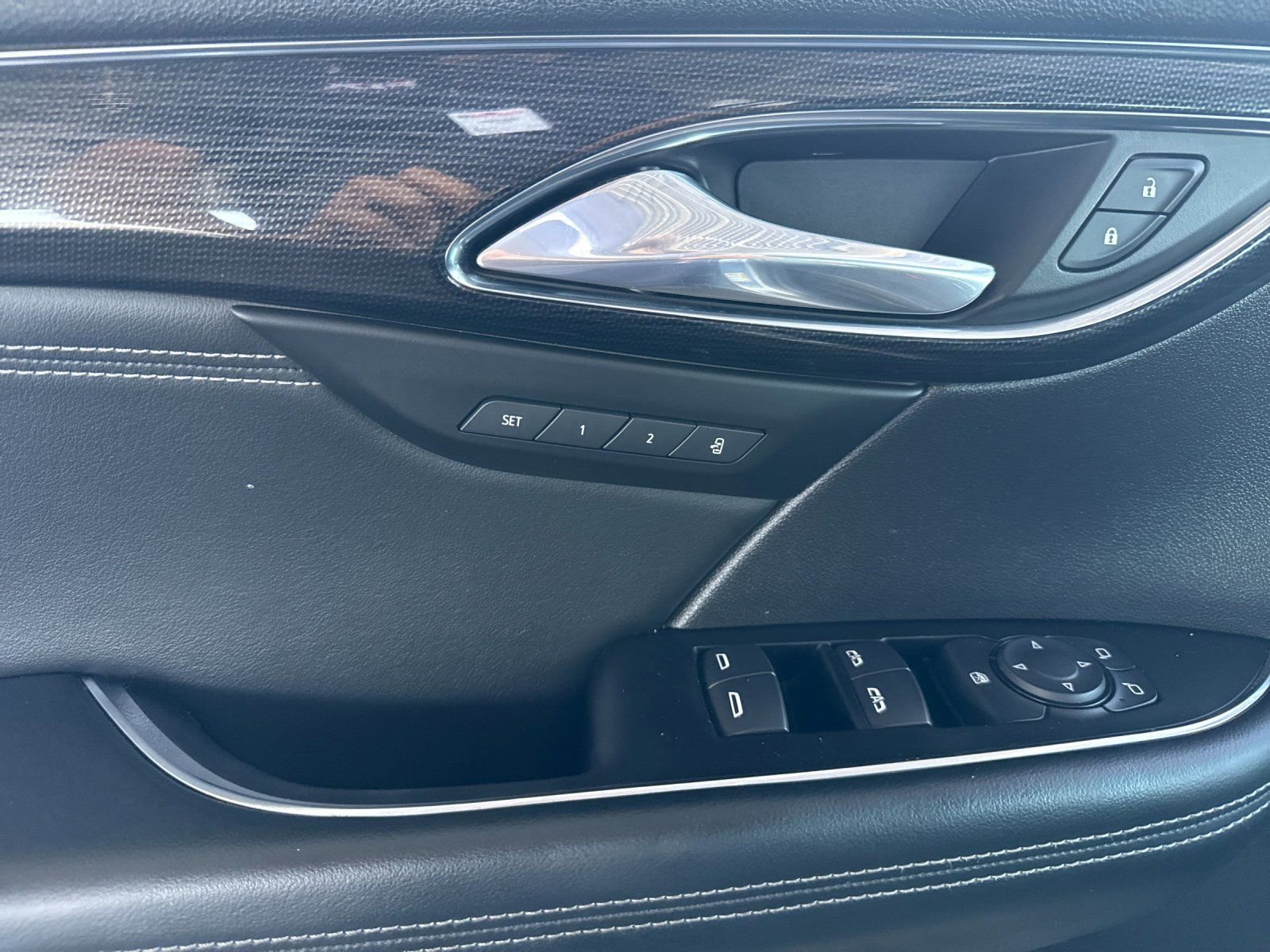 Used 2023 Buick Envision Essence image 10