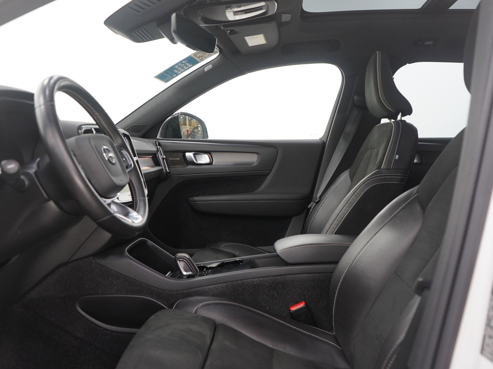 Used 2021 Volvo XC40 P8 Recharge w/ Advanced Package image 22