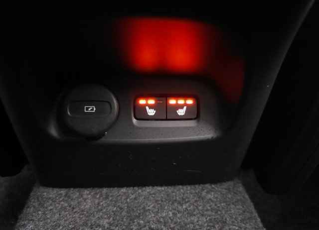 Certified 2025 Volvo XC40 B5 Ultra AWD/4WD image 37