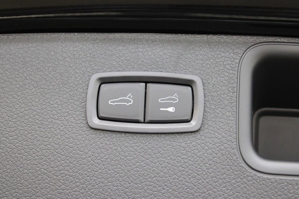 New 2025 Porsche Macan image 39