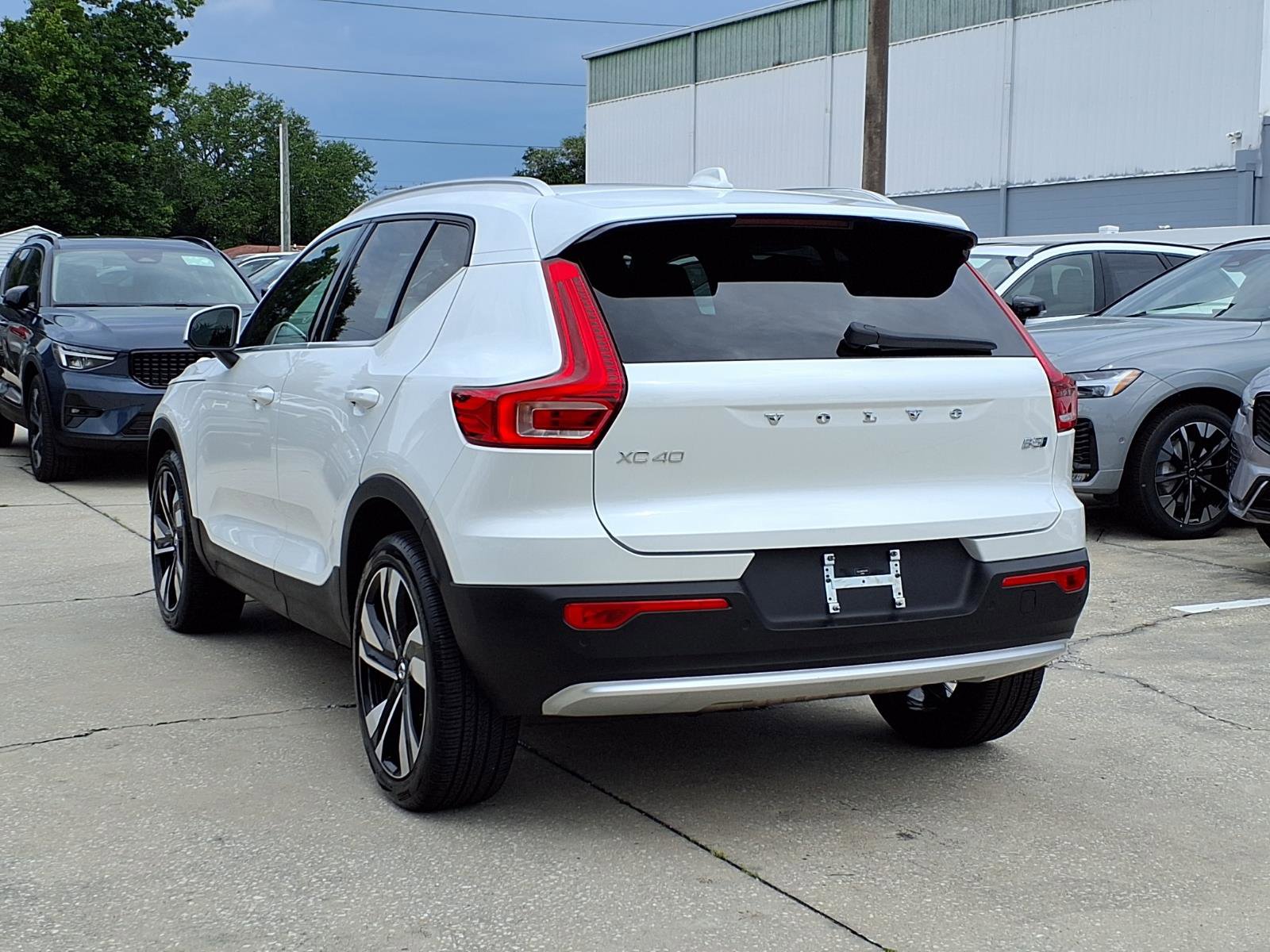 Certified 2023 Volvo XC40 B5 Plus w/ Protection Package Premier AWD/4WD image 5